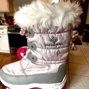 DreamPairs Nordic snow boots size 4 (big kid)